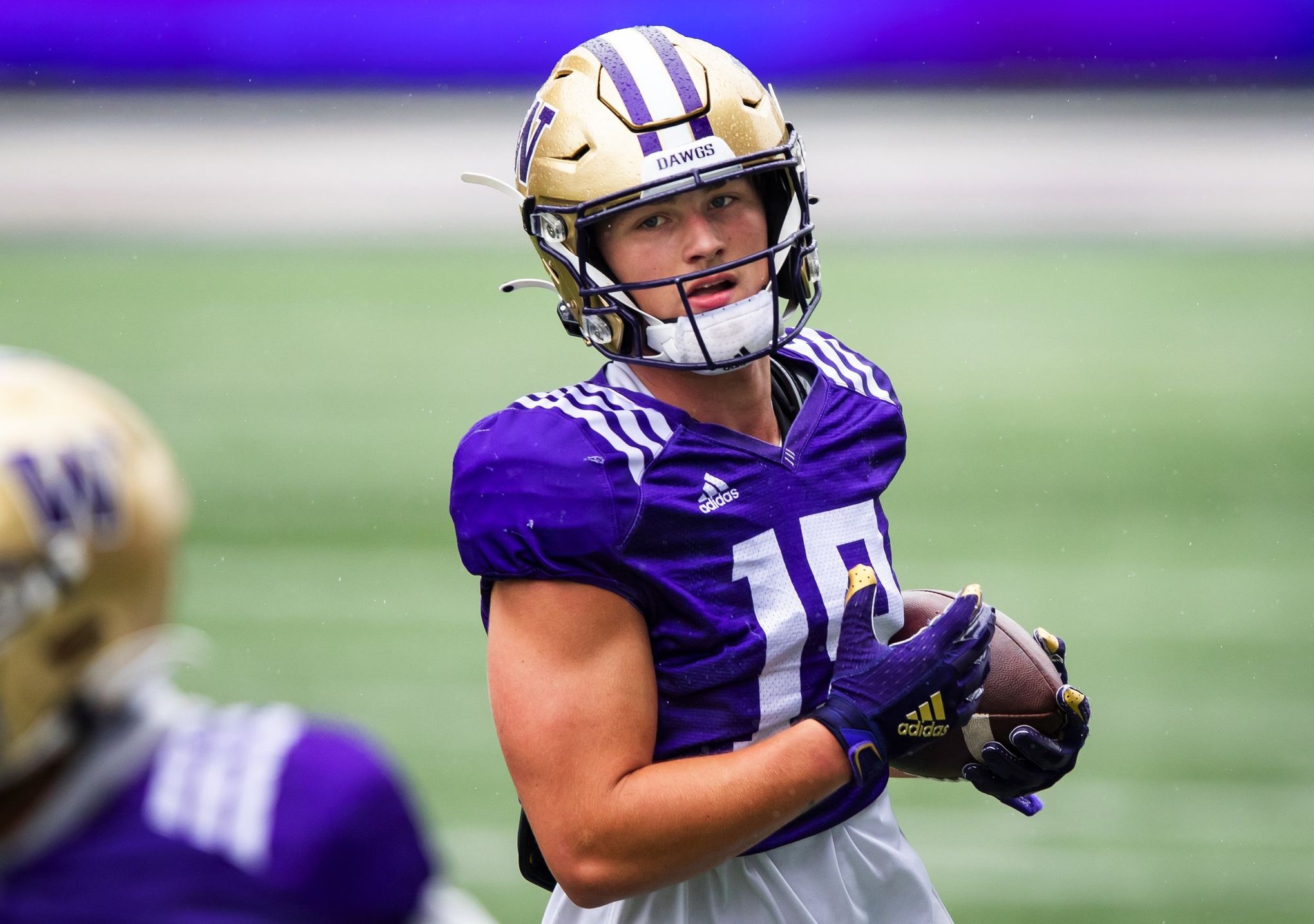 Washington Huskies wide receiver Jabez Tinae (15) runs with the