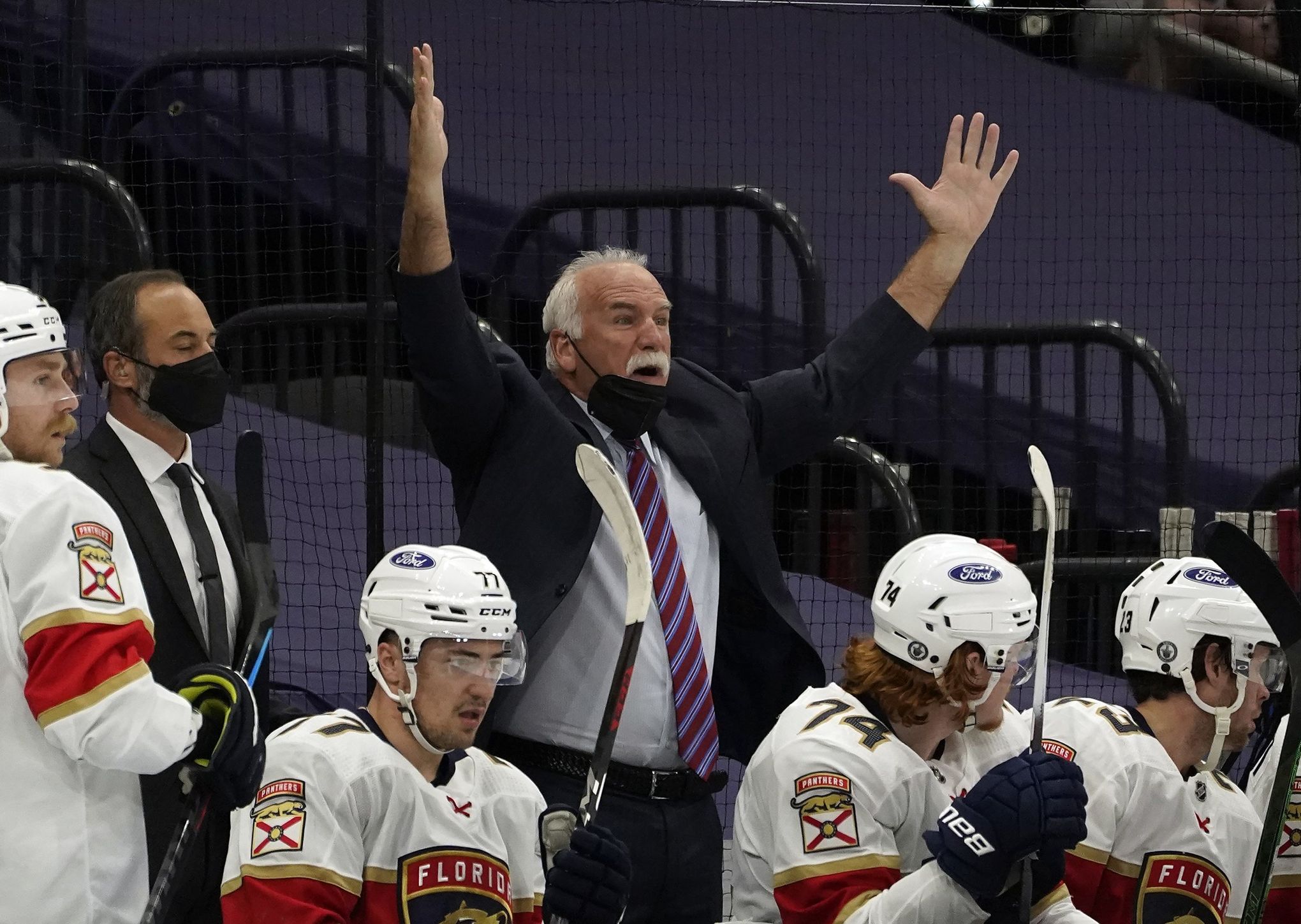 Joel Quenneville resigns as coach of the Florida Panthers