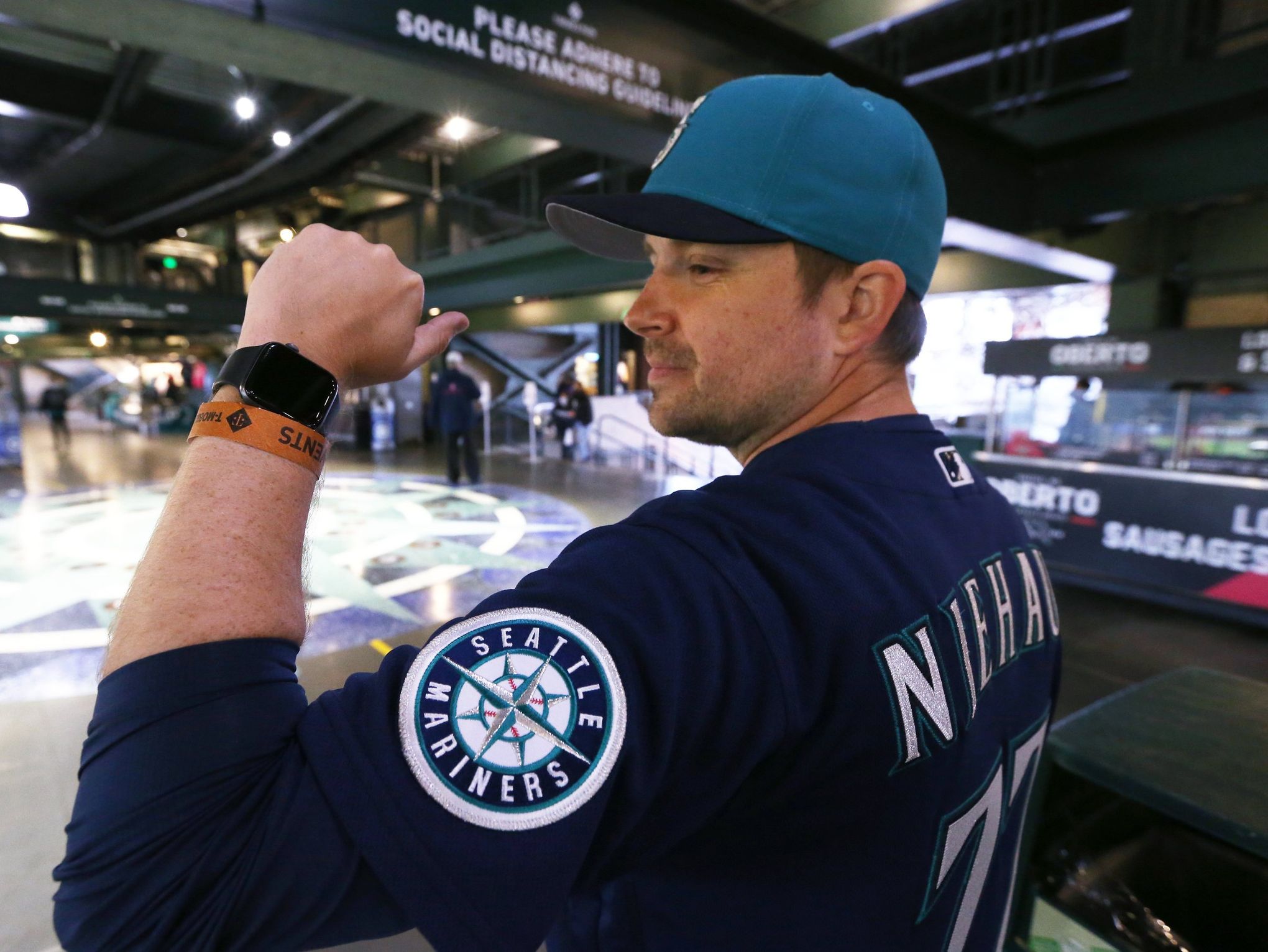 Mariners offer COVID-19 vaccinations at home games