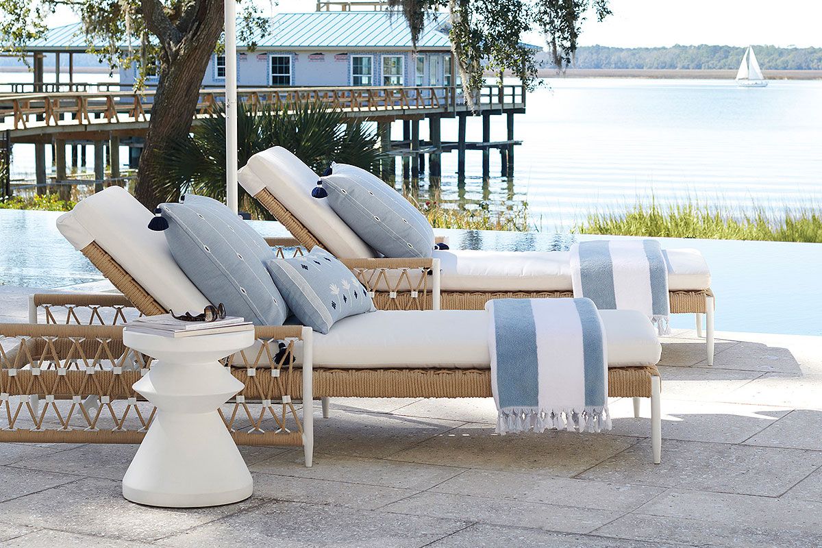 Outdoor couch best sale with chaise lounge