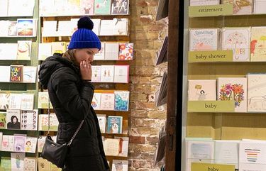 Judy Scharff, 25, shops for holiday cards at Paper Source in Chicago on December 18, 2018. The retailer of greeting cards and gifts filed for bankruptcy Tuesday. All stores are expected to remain open. (Kristan Lieb/Chicago Tribune/TNS) 16063729W 16063729W