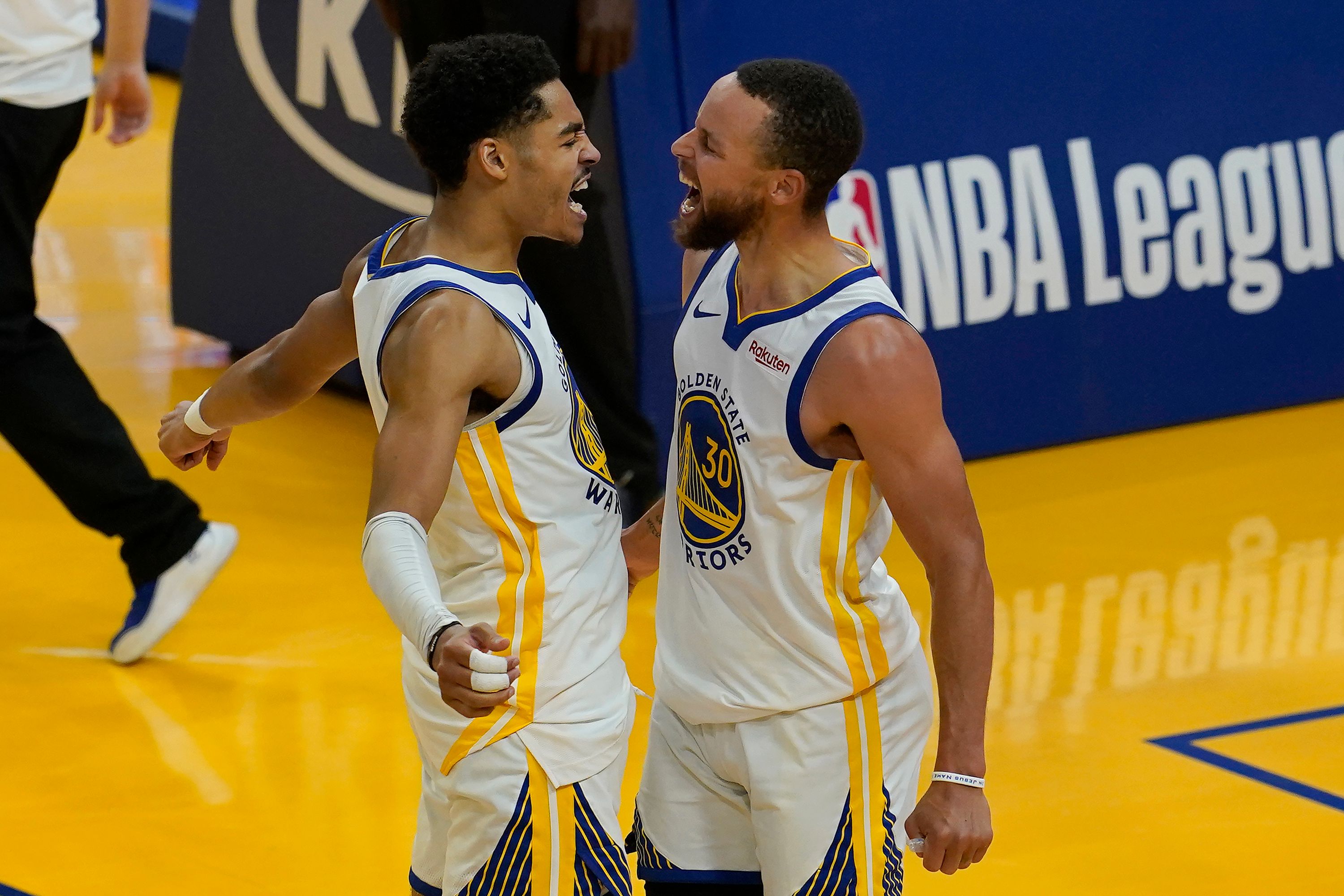 Curry is scoring champ, Warriors beat Grizzlies for 8 seed | The