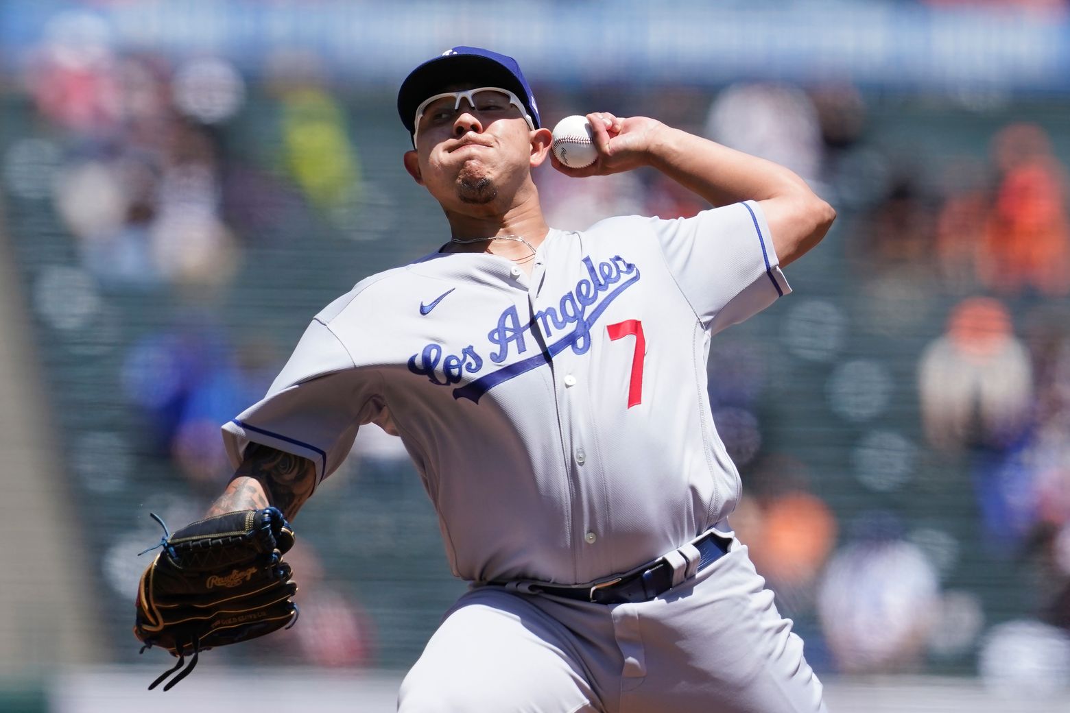 Lux slam, pitcher Urías 3 RBIs send Dodgers past Giants 11-5