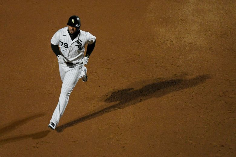 For your viewing pleasure: José Abreu rounding third. #whitesox #mlb