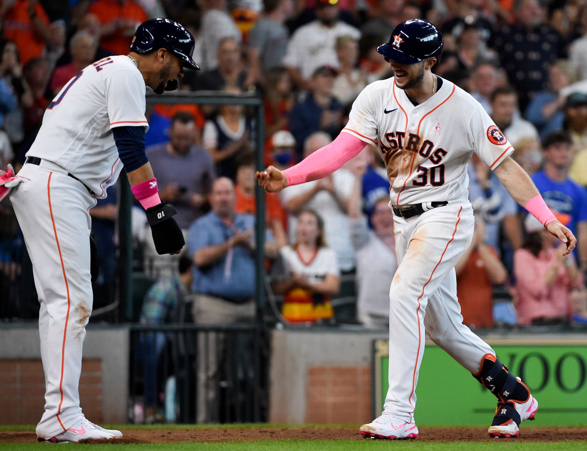 Gurriel brothers, Yuli and Lourdes, each hit 2 homers on the same night 