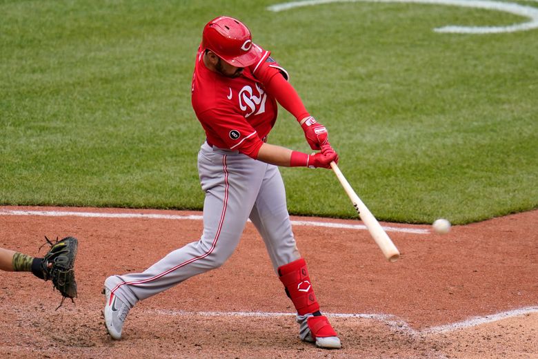 Eugenio Suarez hits 3 home runs, leads Cincinnati Reds past