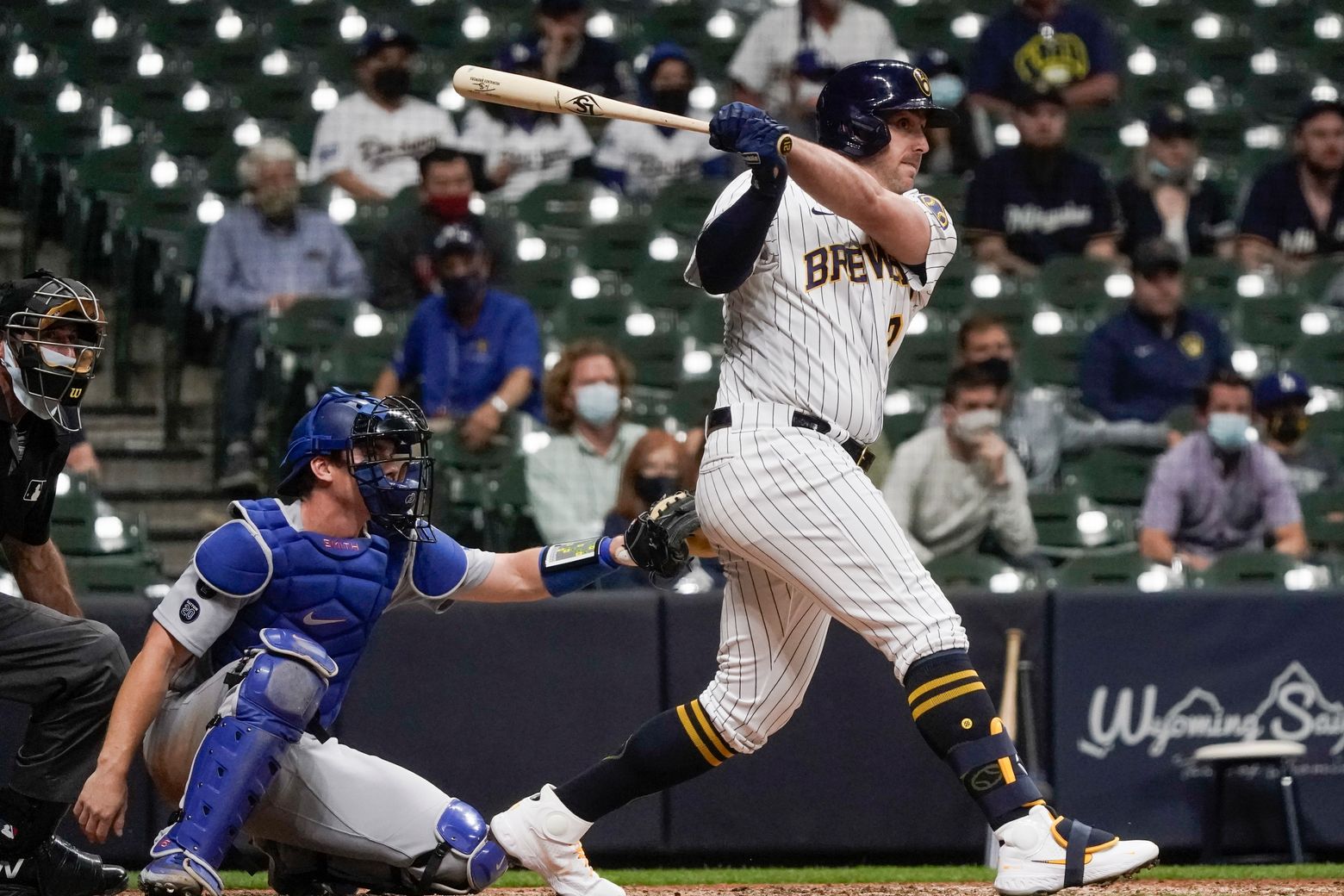 Shaw sends Brewers to 6-5 win over Dodgers in 11 innings – troyrecord