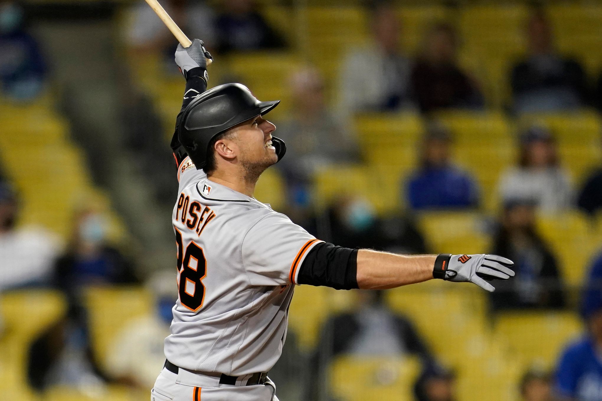 Tauchman robs Pujols of winning HR, Giants top Dodgers in 10