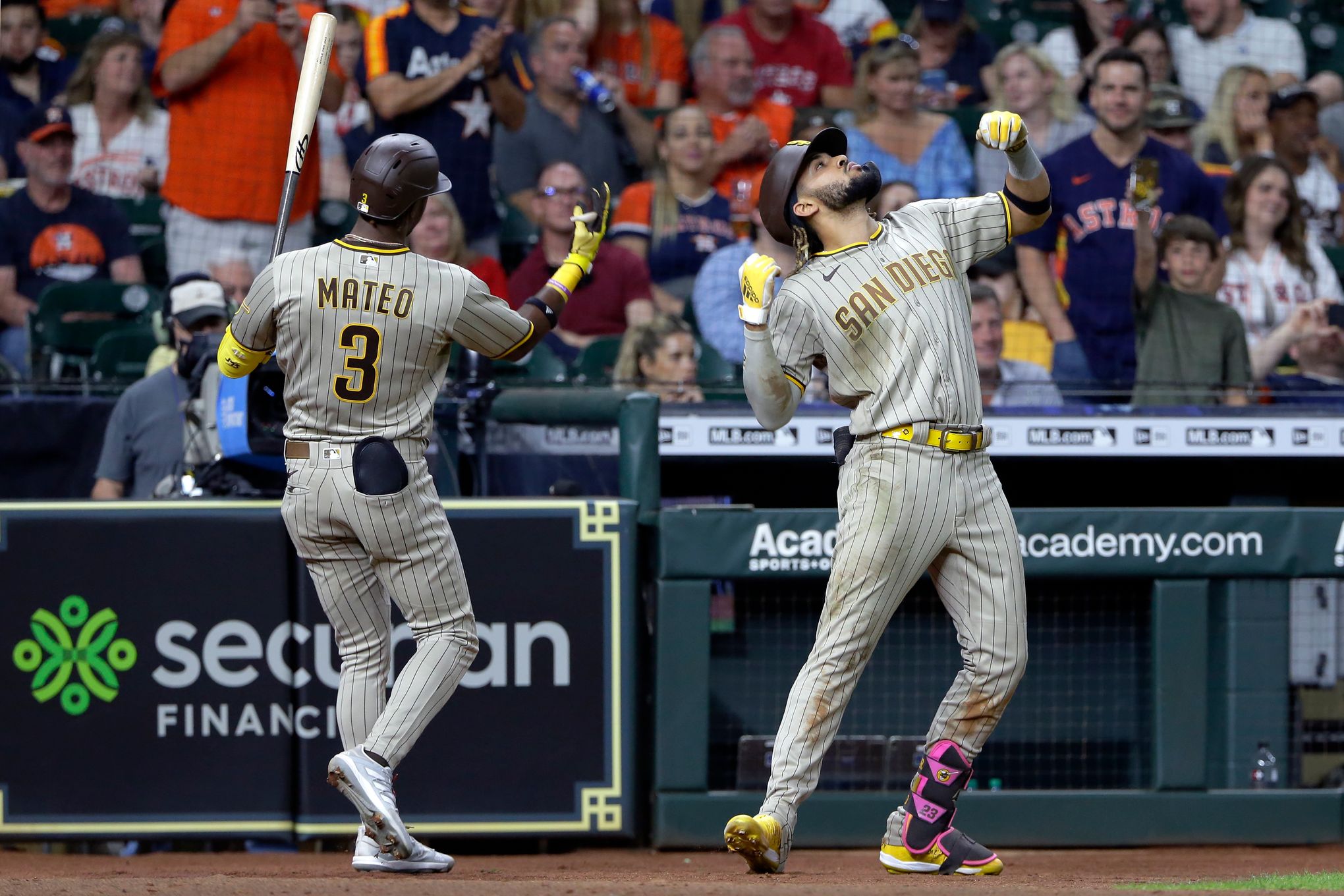 Jake Cronenworth hits walk-off homer vs. Astros