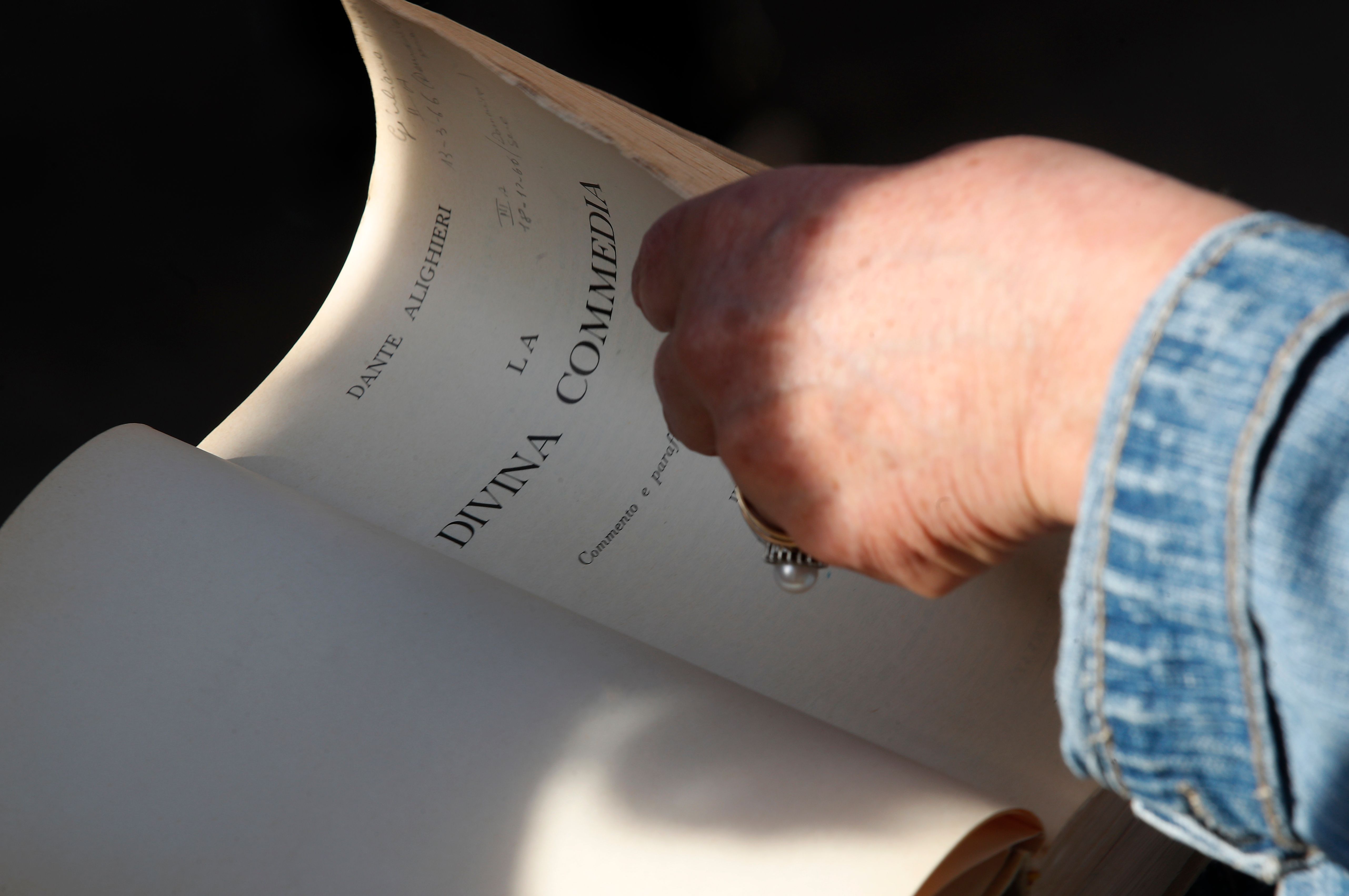 Daily readings at tomb honor Dante 700 years after his death The