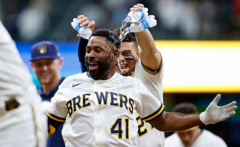 Jackie Bradley Jr.'s 10th-inning RBI earns Brewers 4-game split with Padres