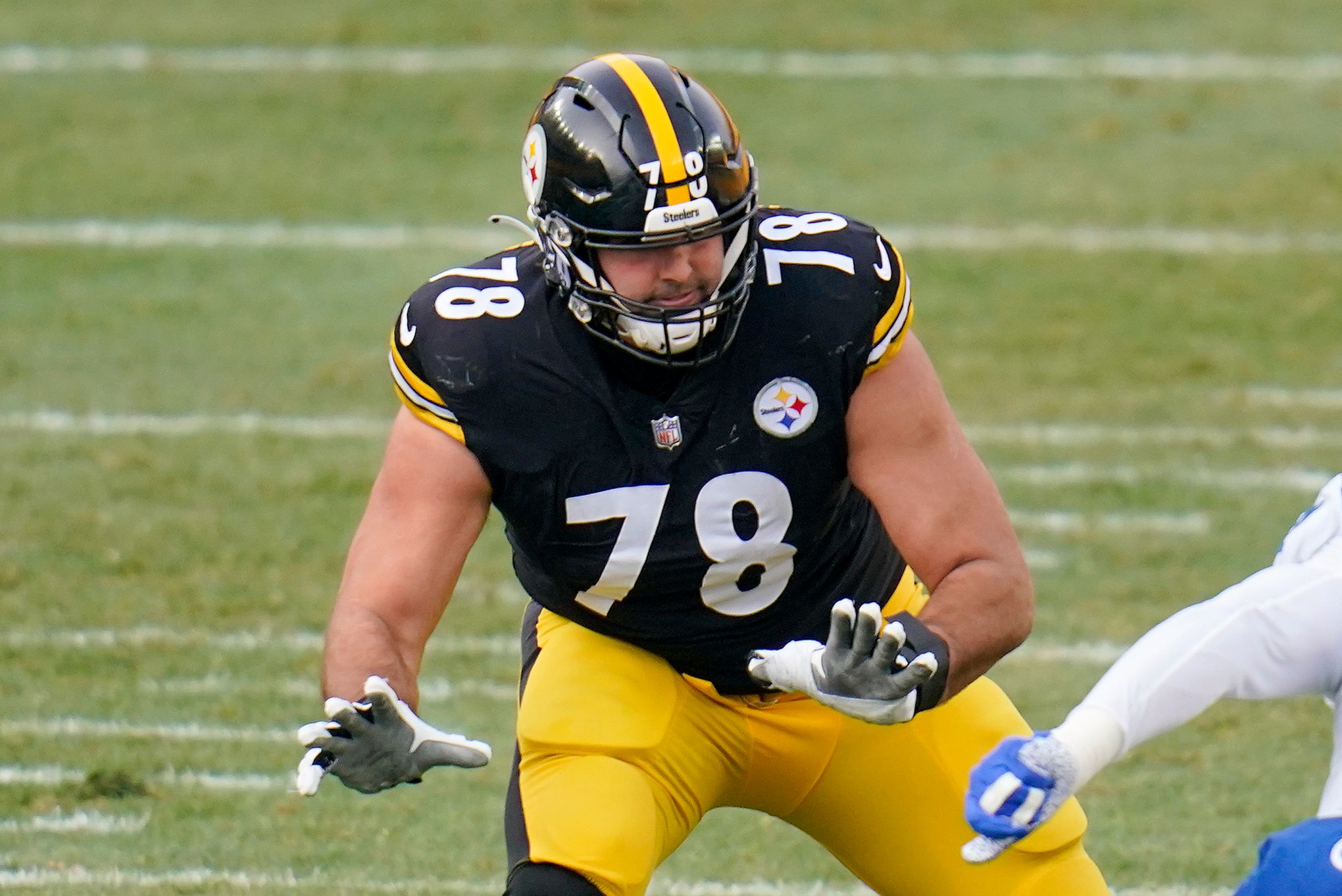 Former Steelers OL Alejandro Villanueva Joins FOX Deportes Broadcast Team