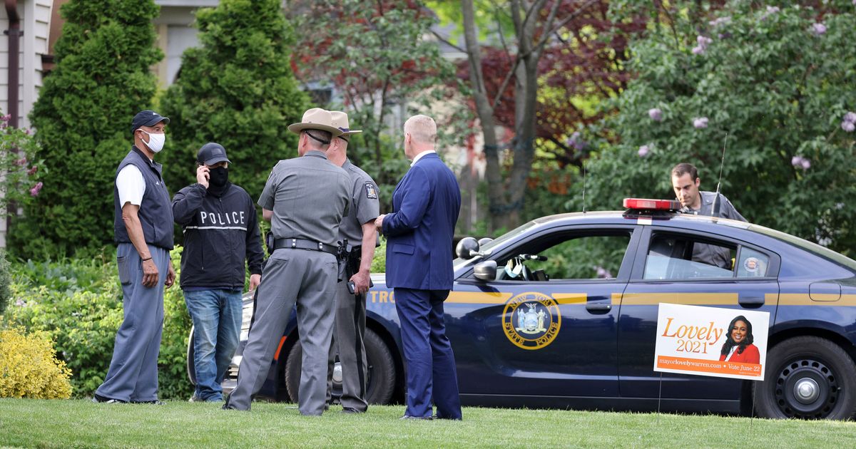 Husband’s charges newest woe for Rochester, New York, mayor The