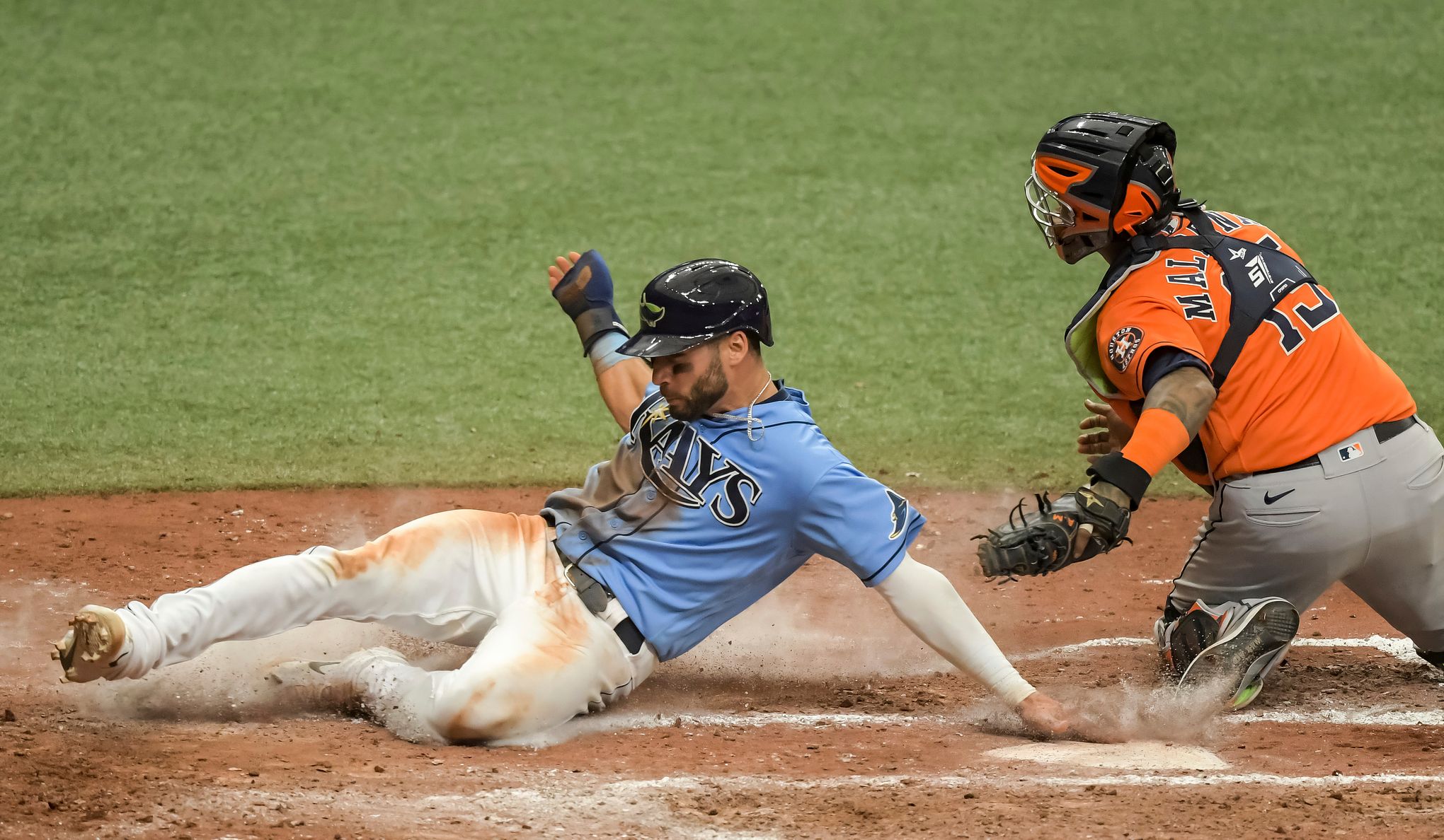 Straw scores on wild pitch in 11th, Astros beat Rangers 4-3