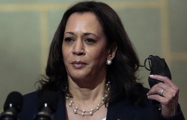 Vice President Kamala Harris removes her mask, amid the COVID-19 pandemic, at the start of a news conference with Guatemalan President Alejandro Giammattei at the National Palace in Guatemala City, Monday, June 7, 2021. (AP Photo/Oliver de Ros) GUA102 GUA102