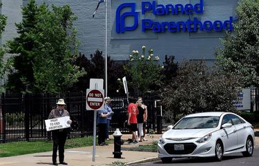 At the Planned Parenthood clinic in St. Louis, anti-abortion protesters stand in front of the clinic on May 30, 2019. Restrictions on abortion in Missouri and other neighboring states has made Kansas a regional spot for women seeking to end their pregnancies. (Jill Toyoshiba/The Kansas City Star/TNS) 18372513W 18372513W