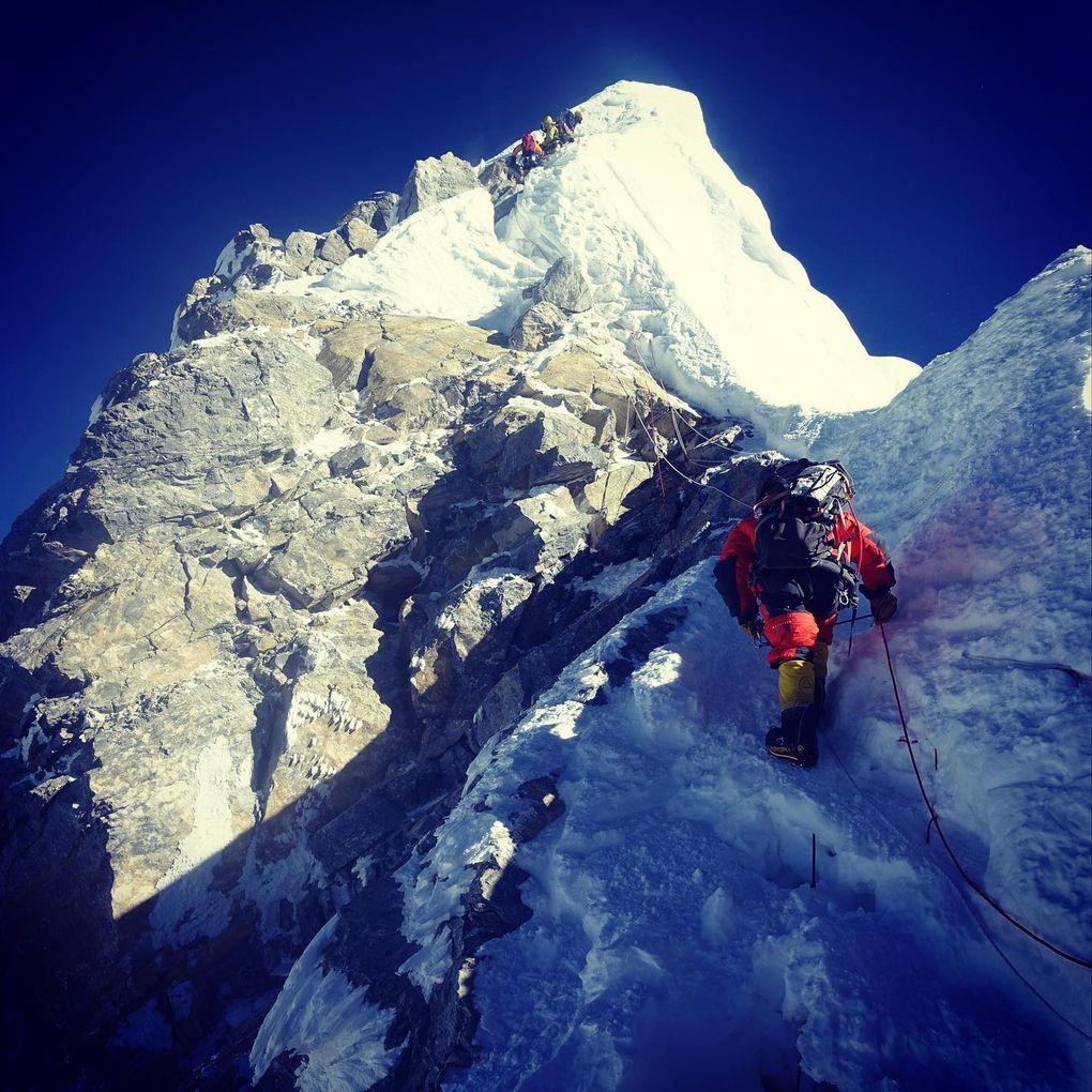 Former UW wide receiver Mark Pattison makes a final push to the summit of Mount Everest on May 23. (Courtesy of Mark Pattison)