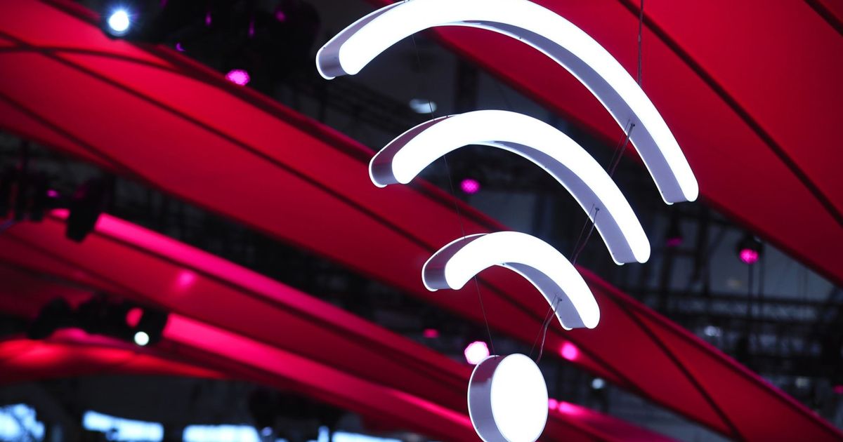Patrick Marshall solutions questions about Wi-Fi efficiency and antivirus program