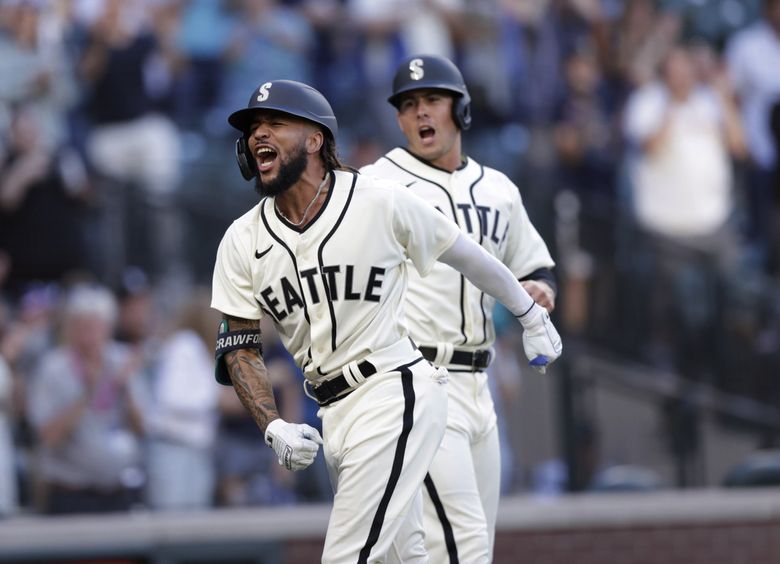 Mitch Haniger delivers winning run for Mariners on first pitch in bottom of  10th inning