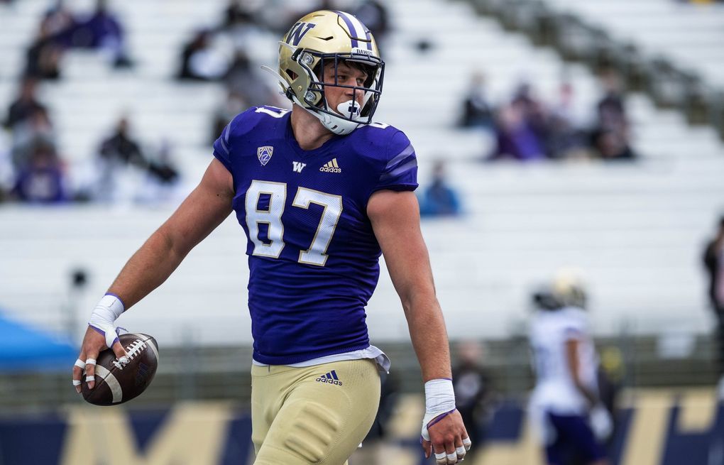 The #Seahawks met with #UW TE Cade Otton at the NFL Combine. - Otton is a  projected mid-late round selection in this year's…