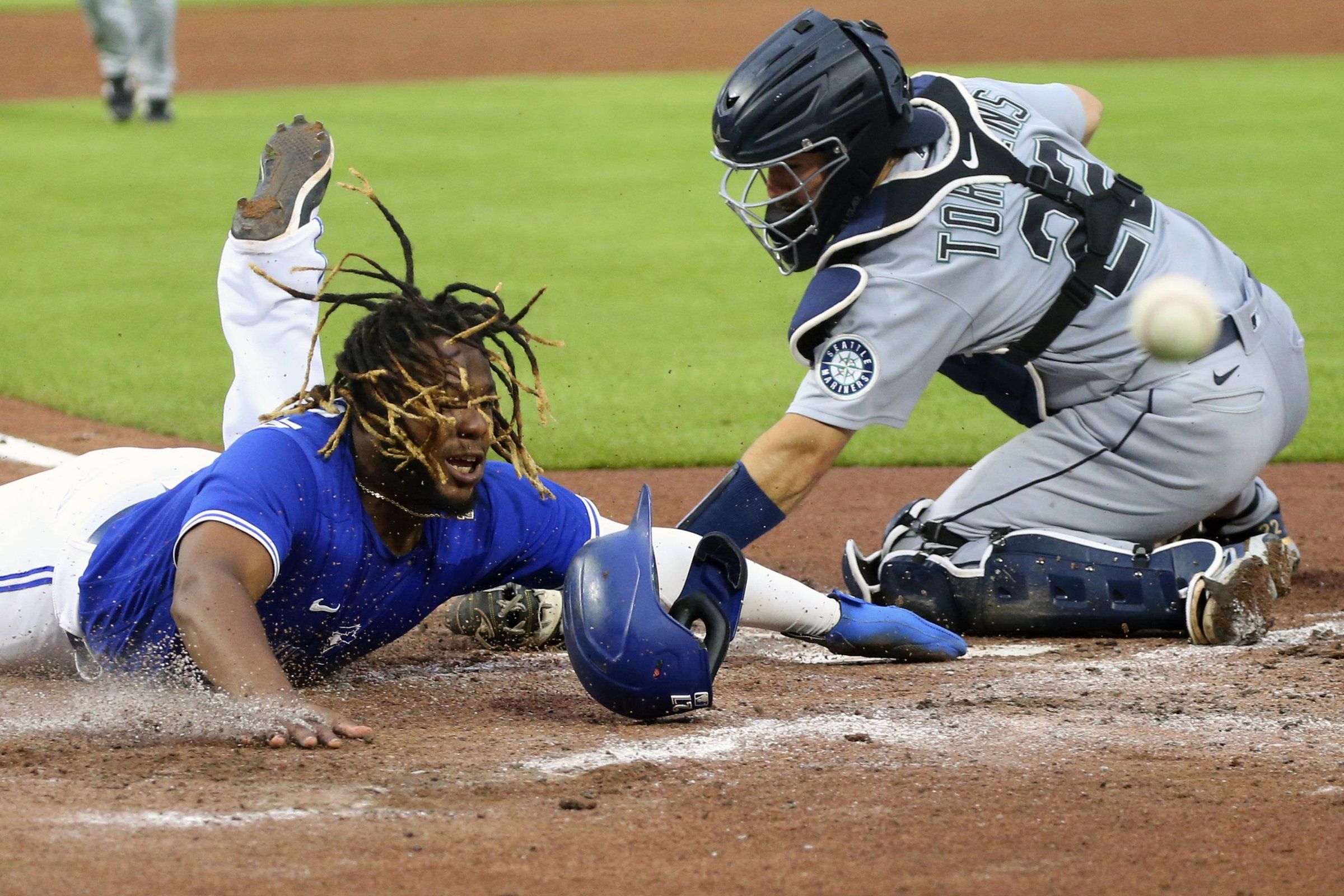 Dylan Moore wins game, and a big trophy, as Mariners go 10 innings