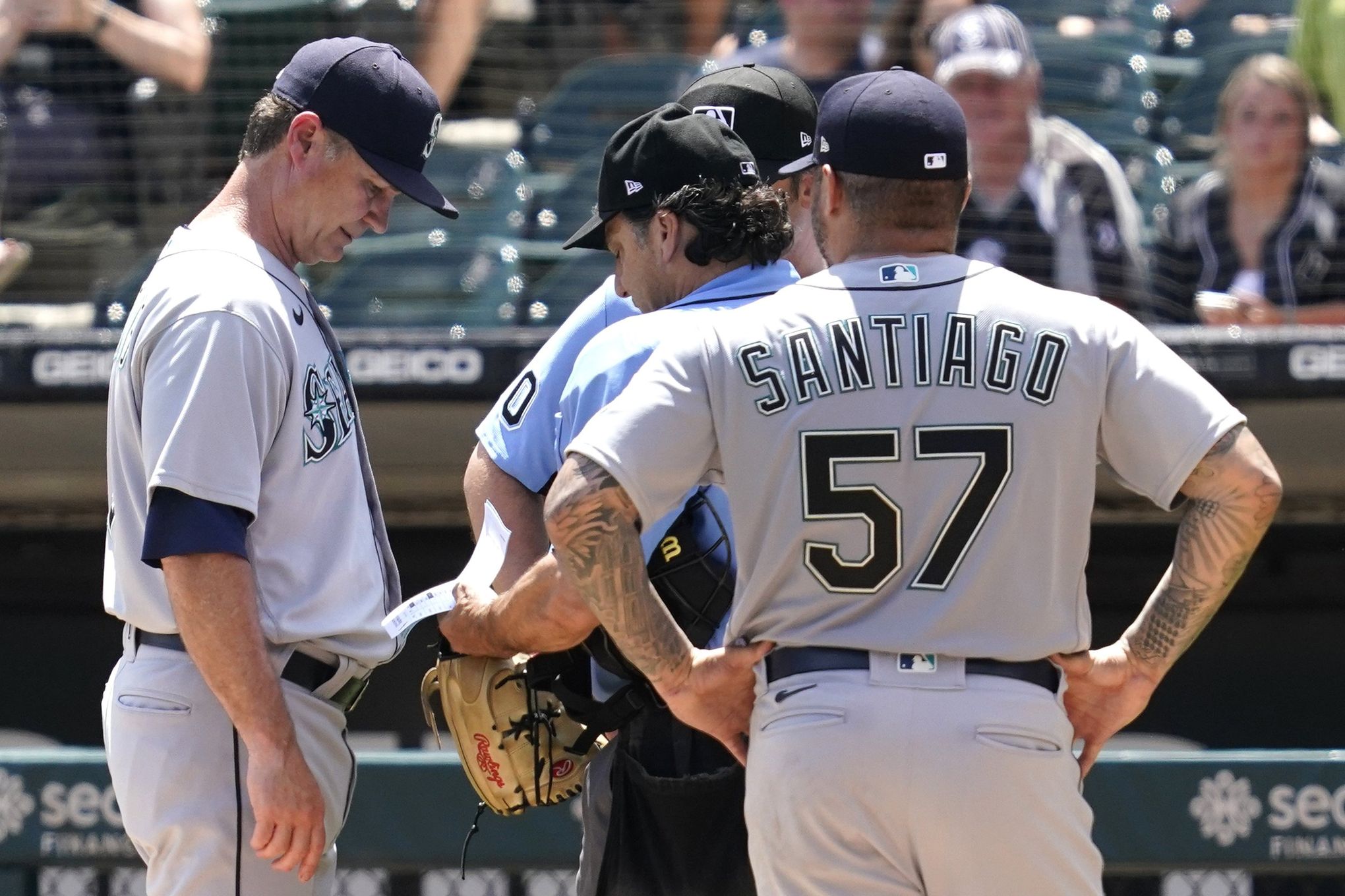 Mariners Pitcher Hector Santiago Suspended for Using Foreign Substance