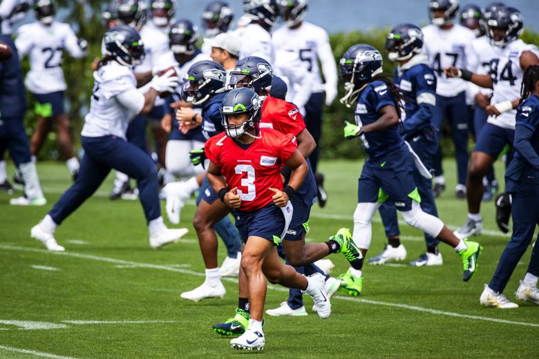 Russell Wilson Does 4-Hour Mid-Flight Workout: Twitter Reacts