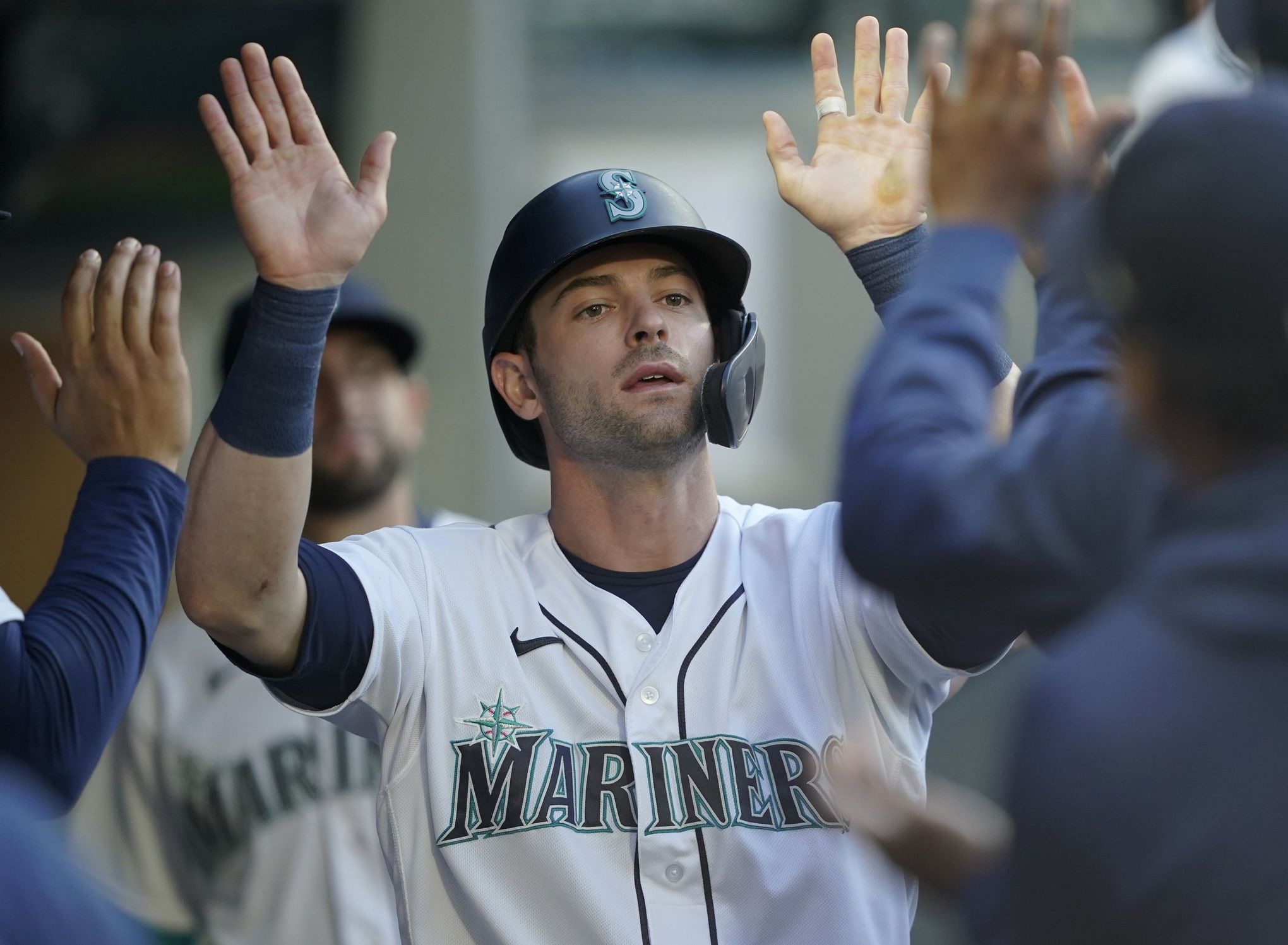 Mariners looking at OF free agent after Mitch Haniger decision