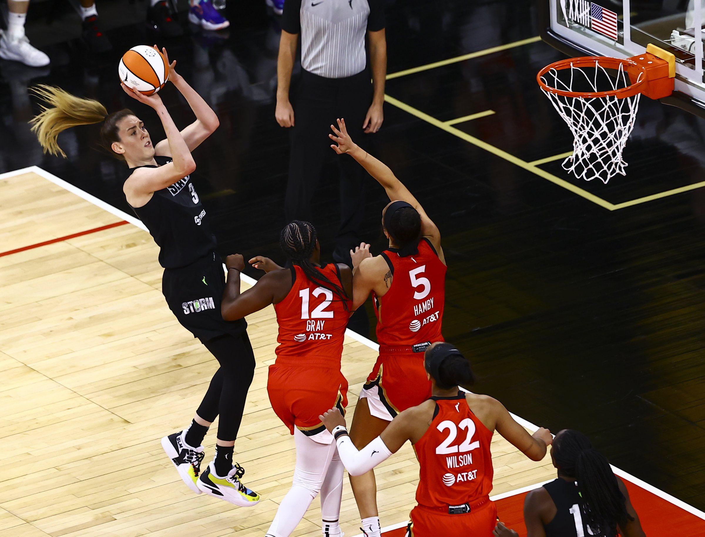 breanna stewart dunk