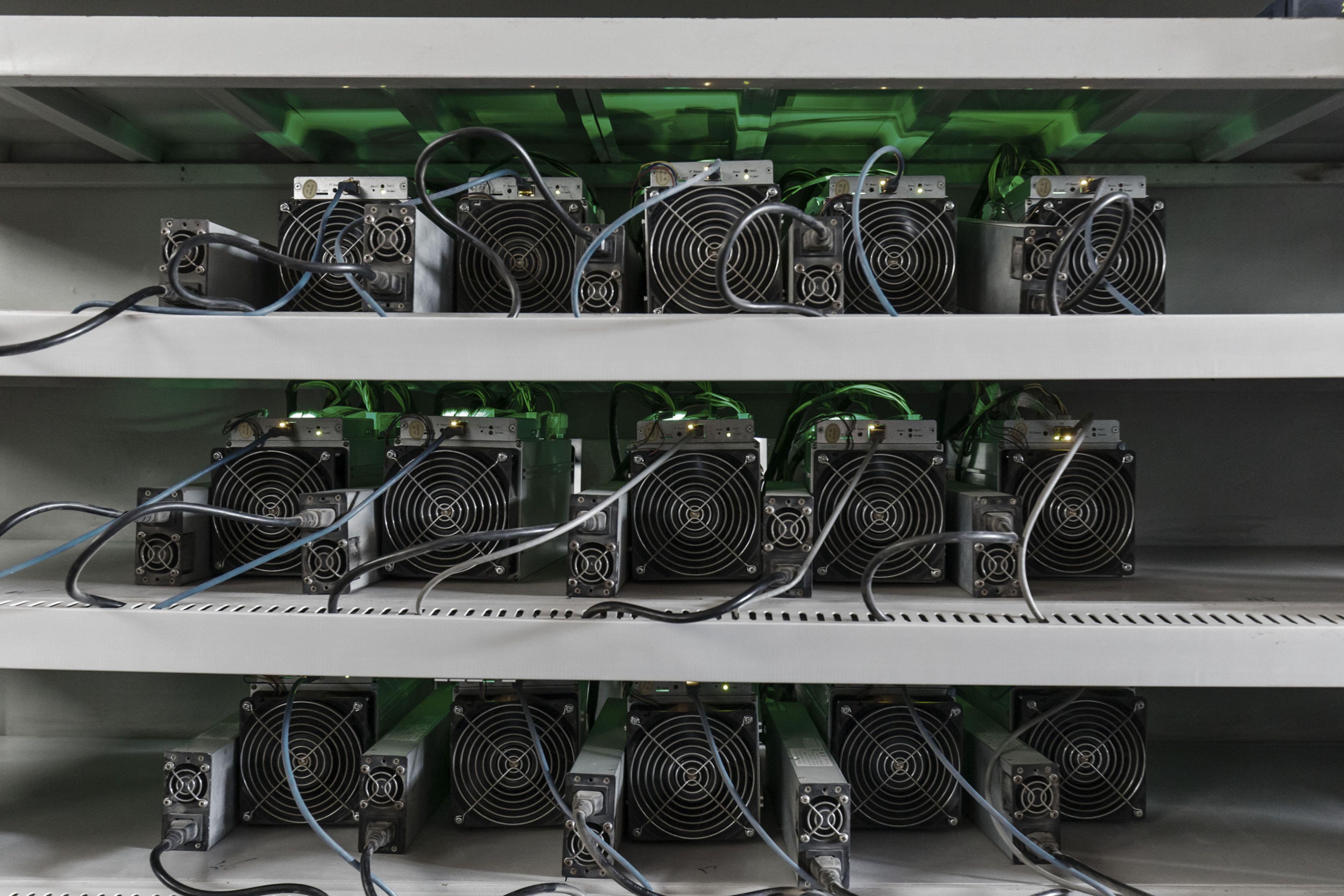 World s top Bitcoin mining rig maker halts sales as clients flee