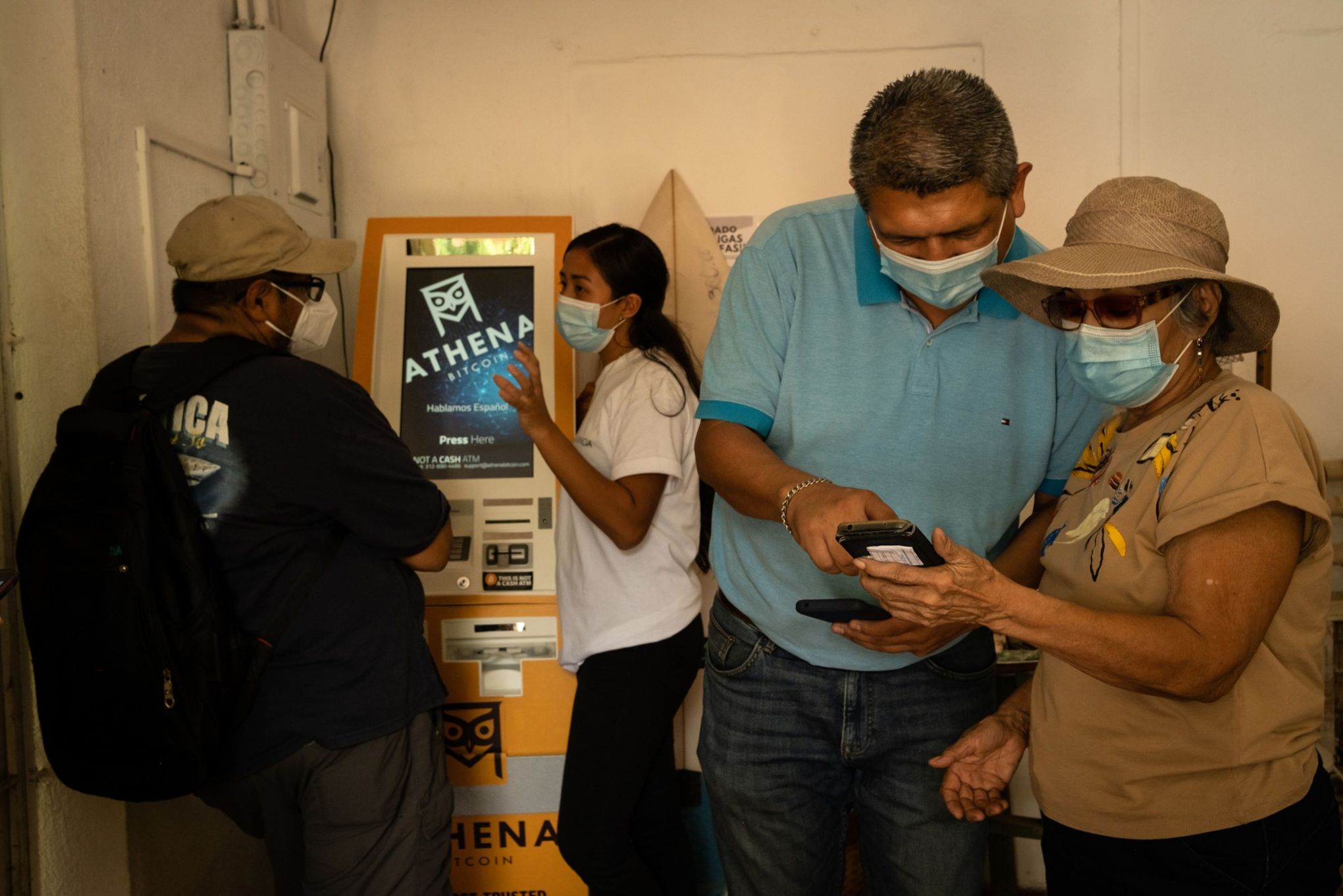 El Salvador offers $30 of bitcoin to citizens to boost its use | The  Seattle Times