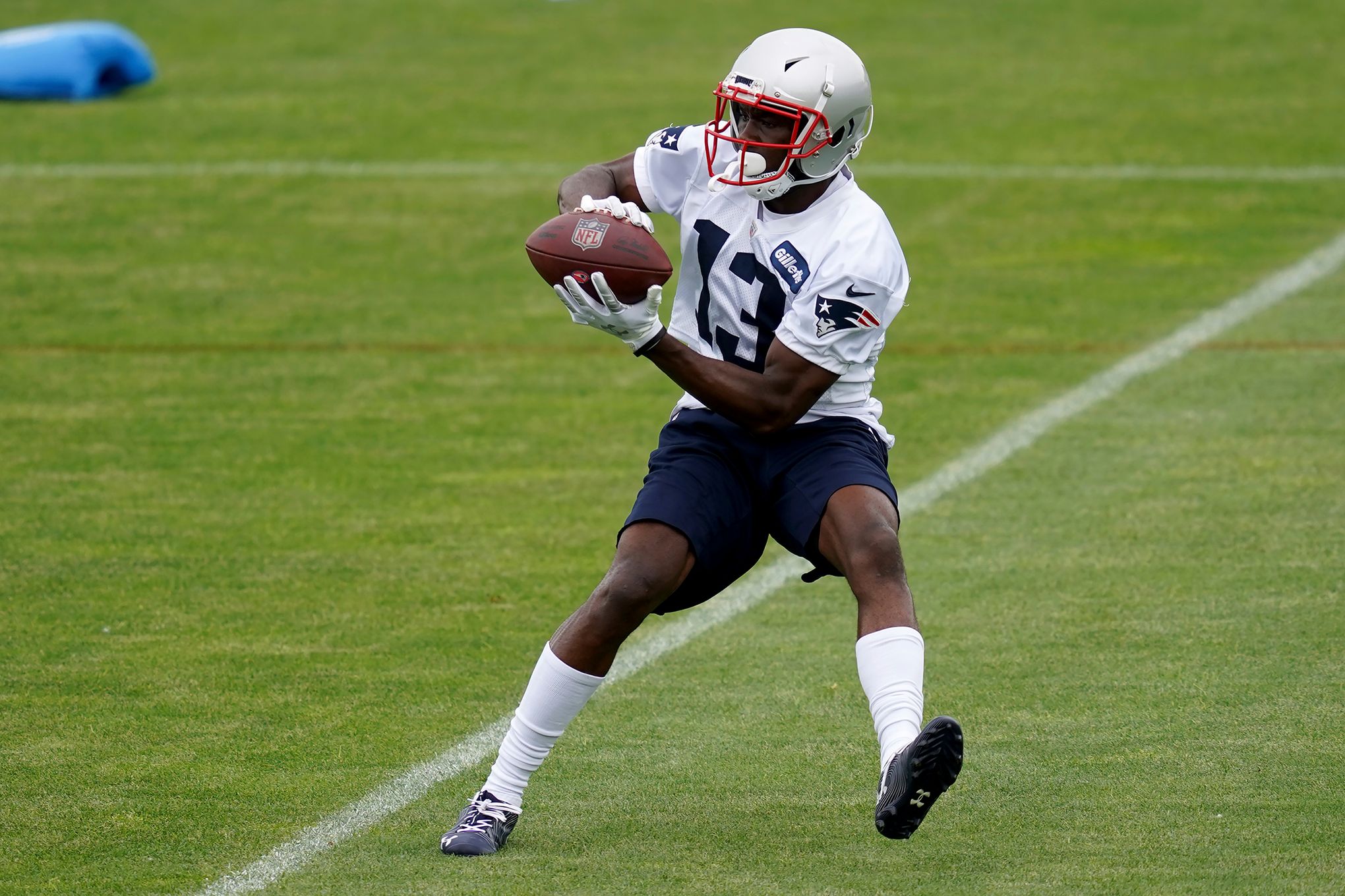 Following an up-and-down 2021, wide receiver Nelson Agholor has found his  footing in the Patriots offense.