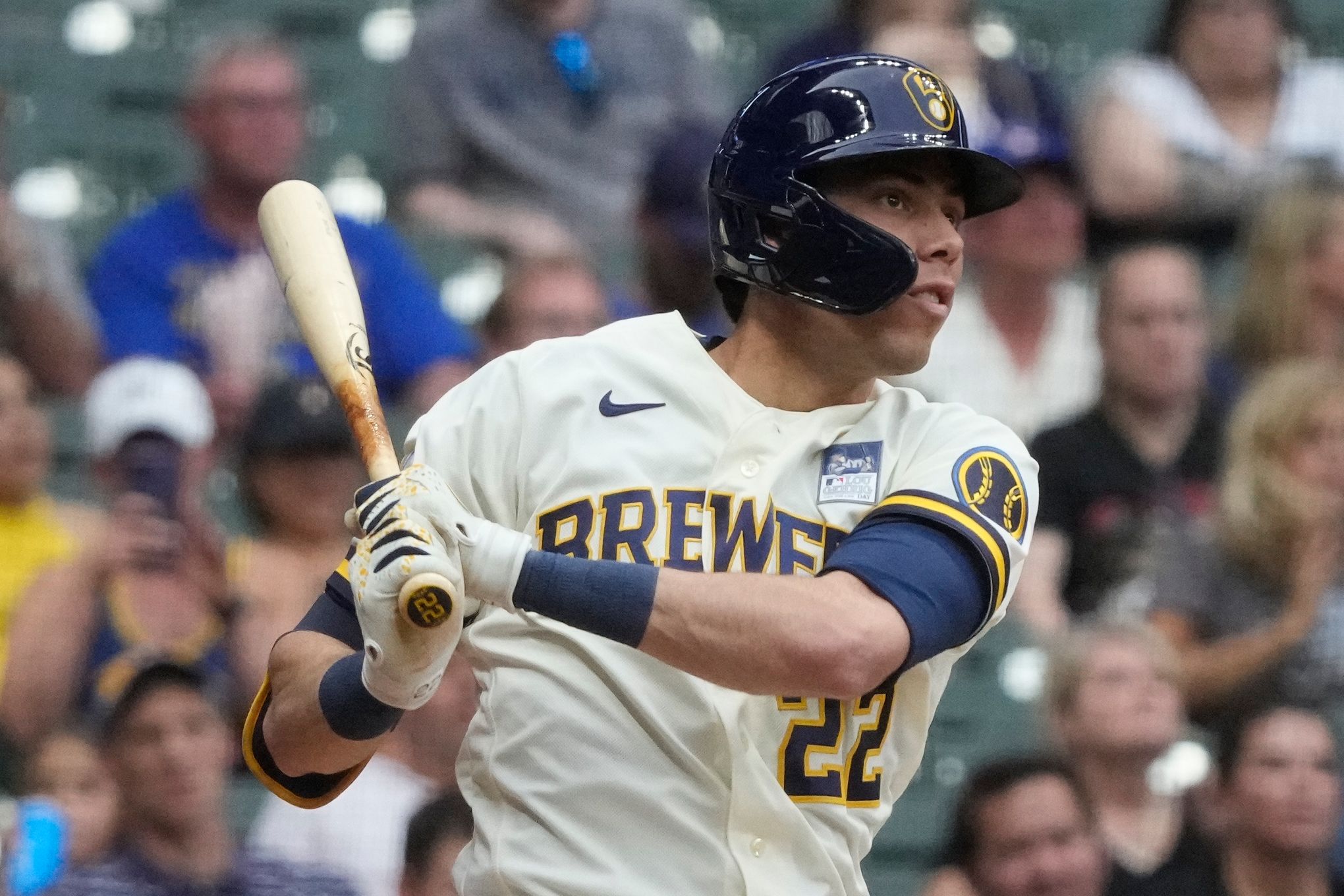 Brewers' Yelich put on 10-day injured list with sore back