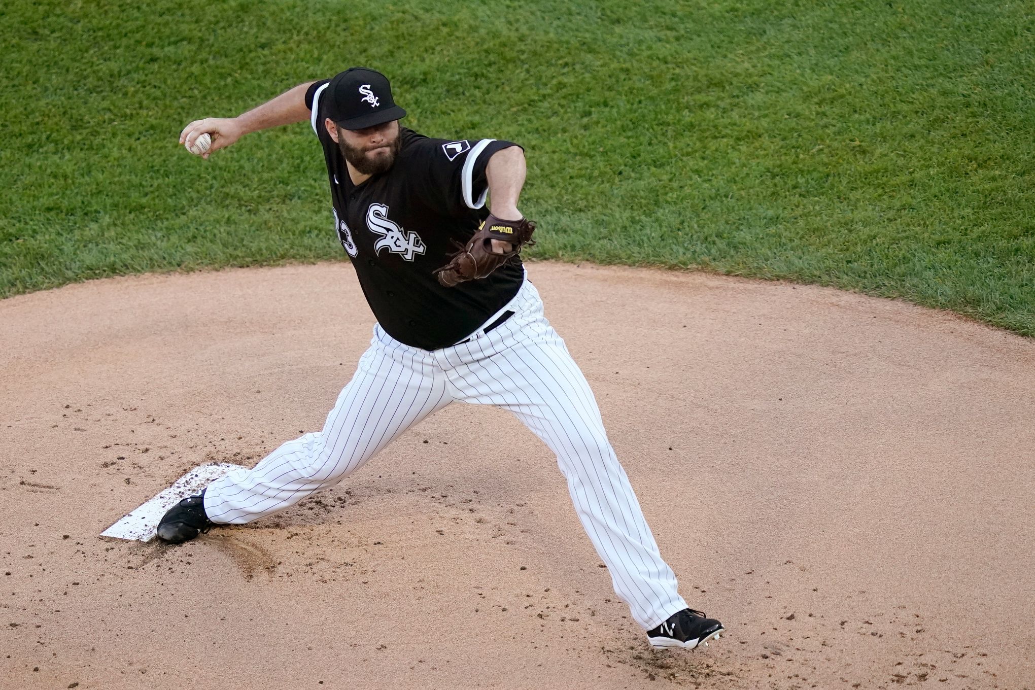 Grichuk homers, Blue Jays beat sloppy White Sox 6-2