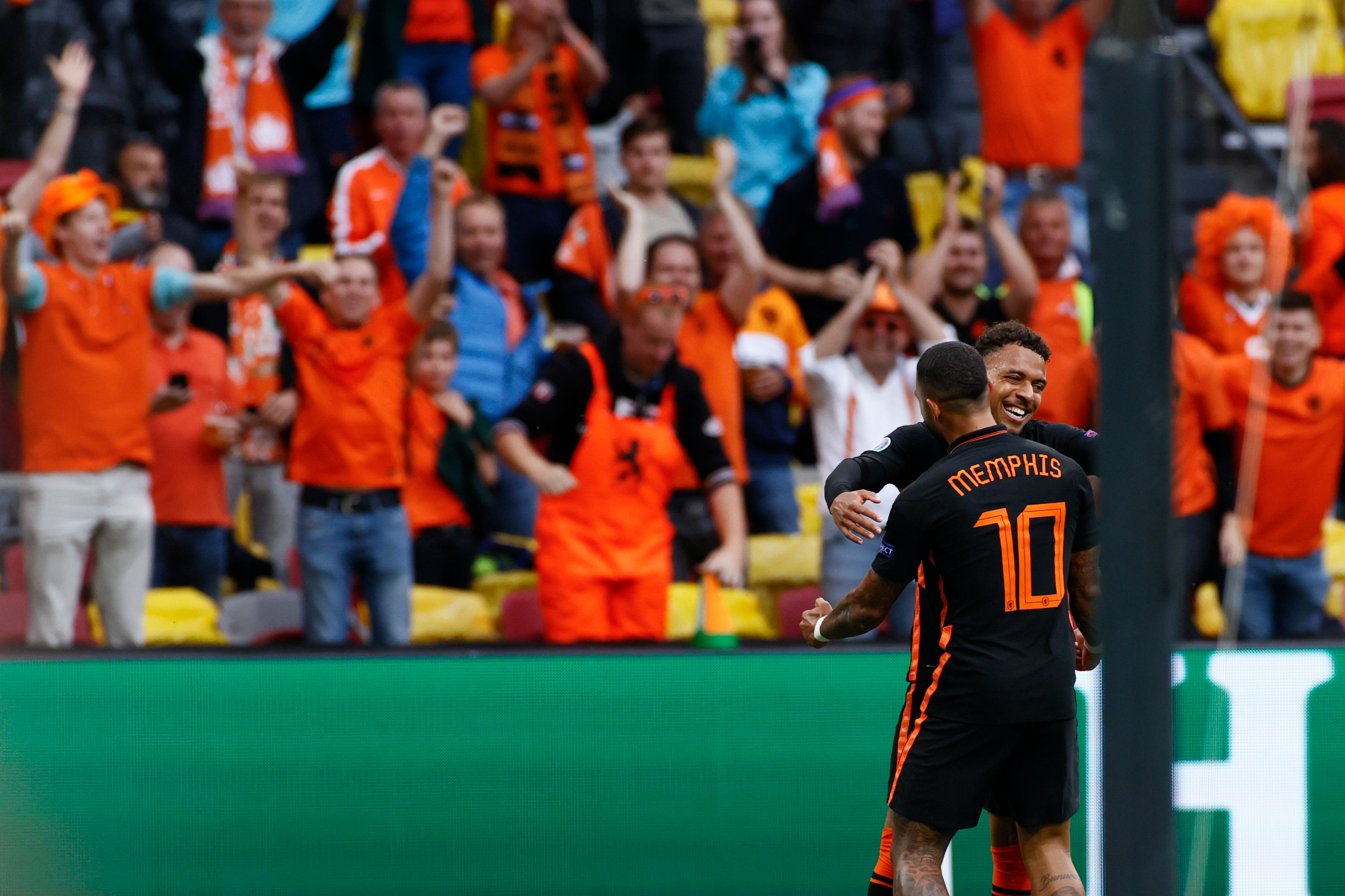 Ruud van Nistelrooy Netherlands captain armband