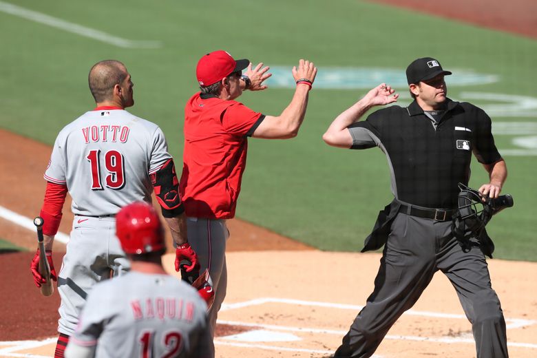 Joey Votto, his manager, and a fan get ejected in the 1st, a