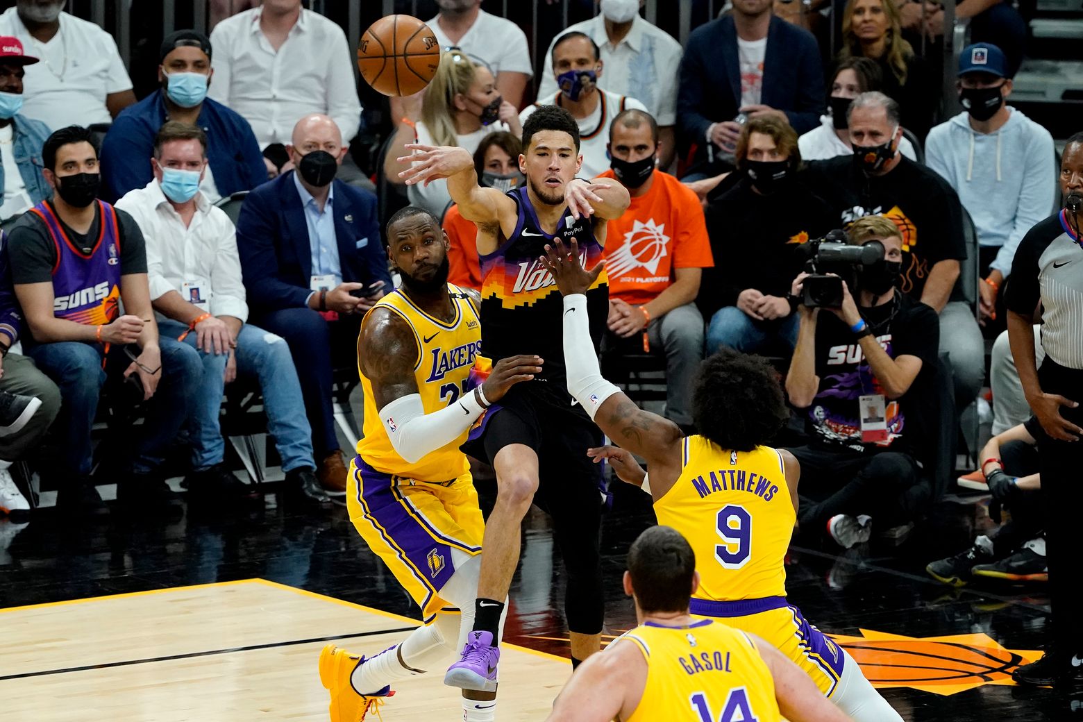 LeBron, Lakers bounced from NBA playoffs after loss to Suns