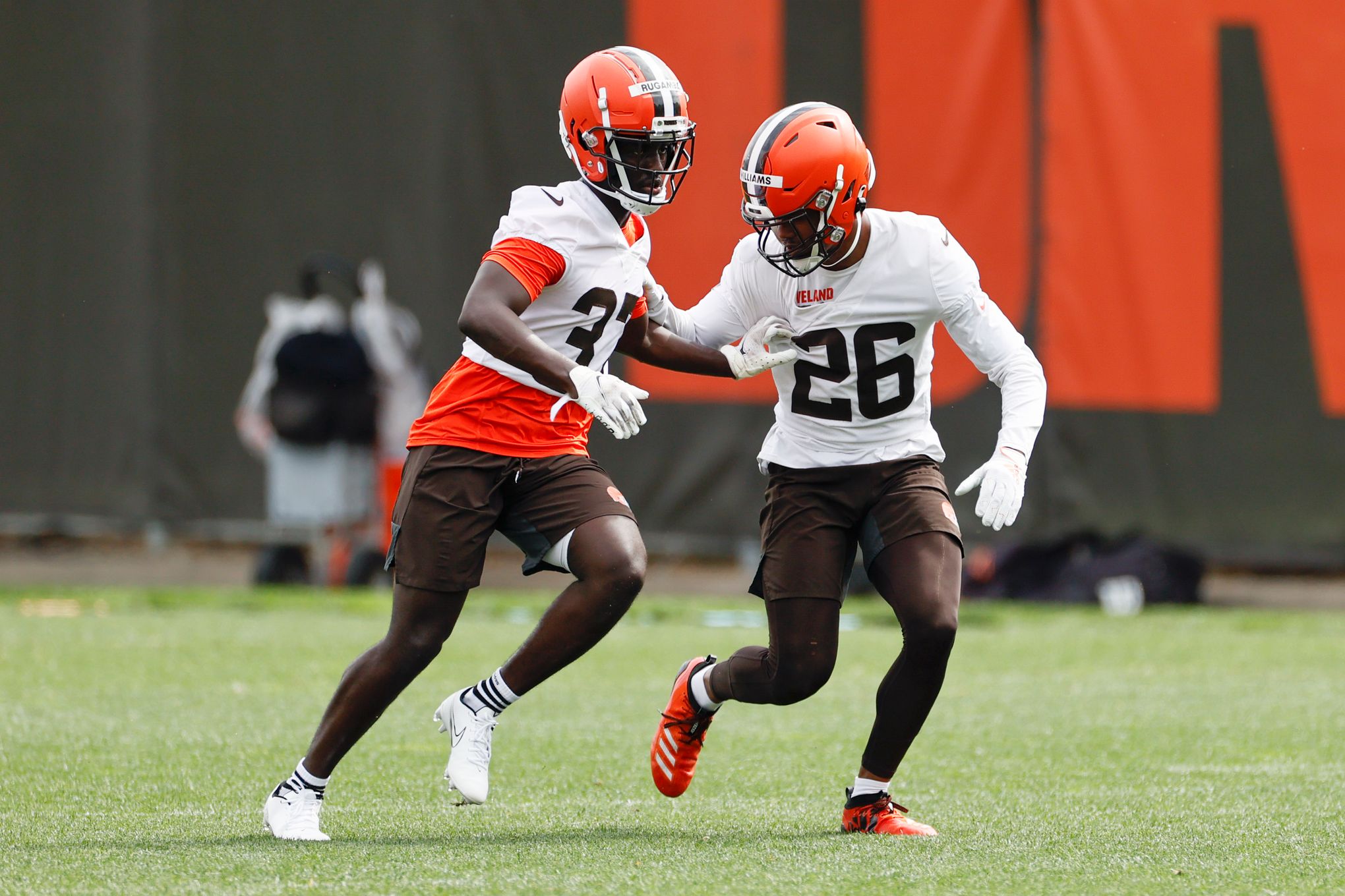 Landry stars; Browns, Giants keep it cool in joint practice