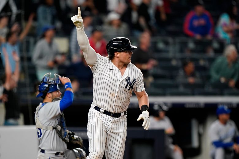 Yankees blow four leads in wild 11-inning win over Royals