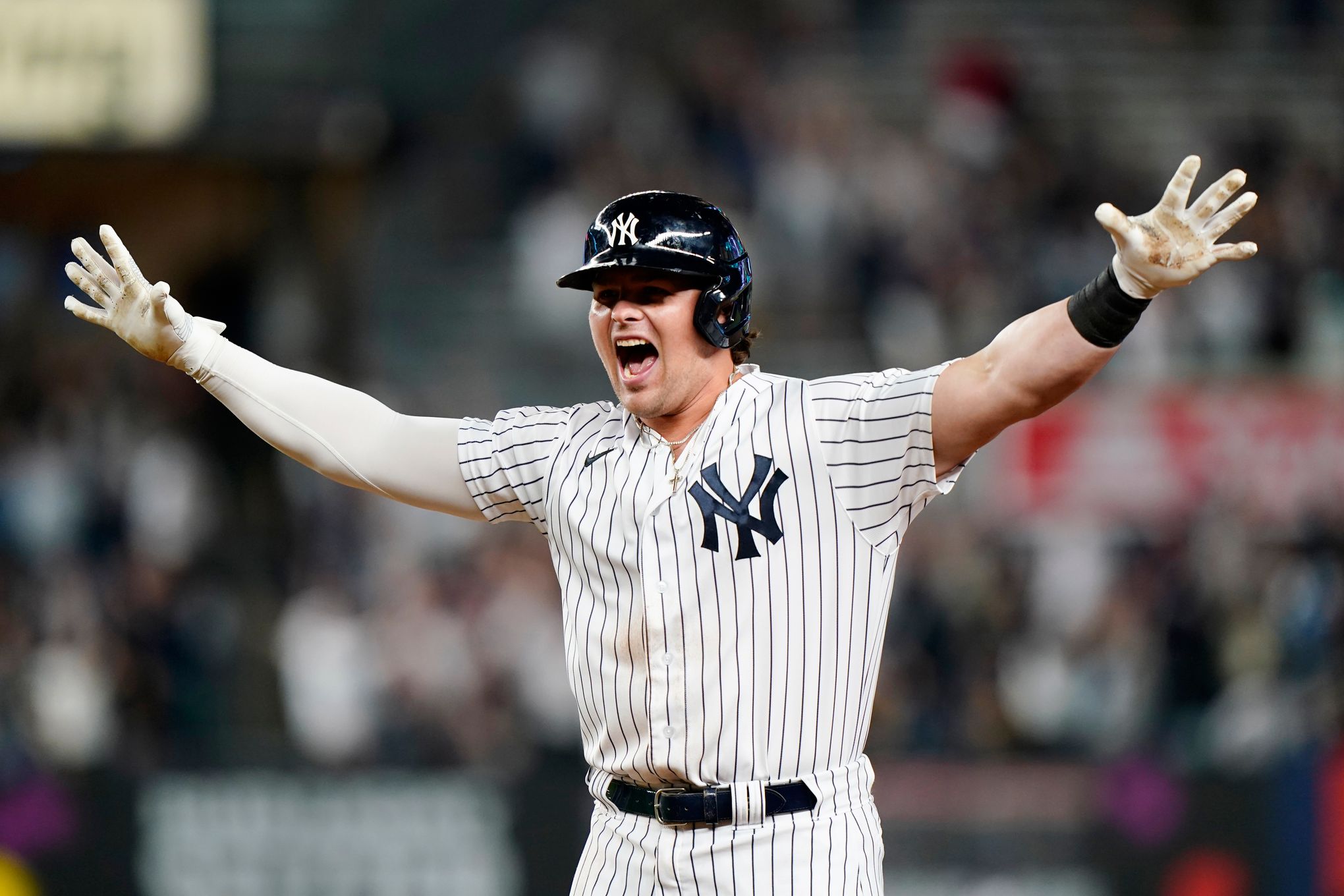 LeMahieu and Stanton homer as the Yankees beat the Royals 5-2