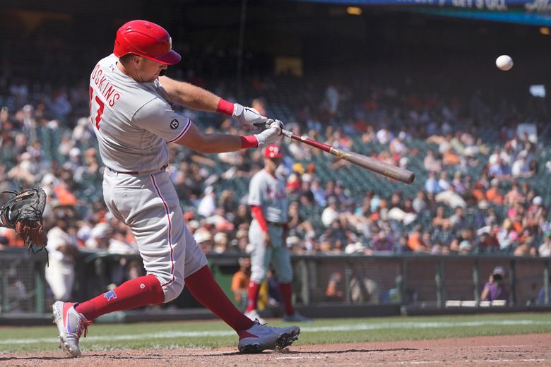 Hoskins breaks out of slump with 6 RBIs, Phillies top Giants