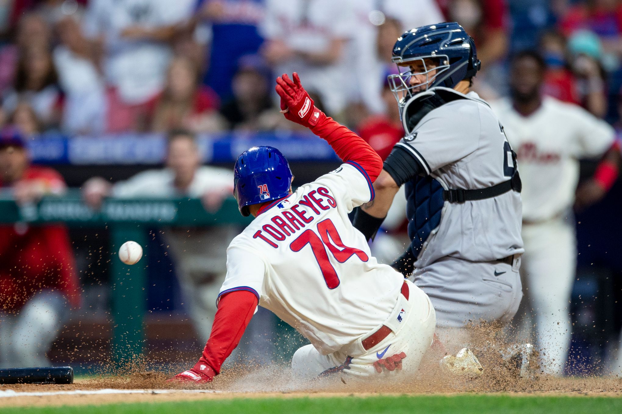 Rougned Odor makes diving stop in second start at third base for