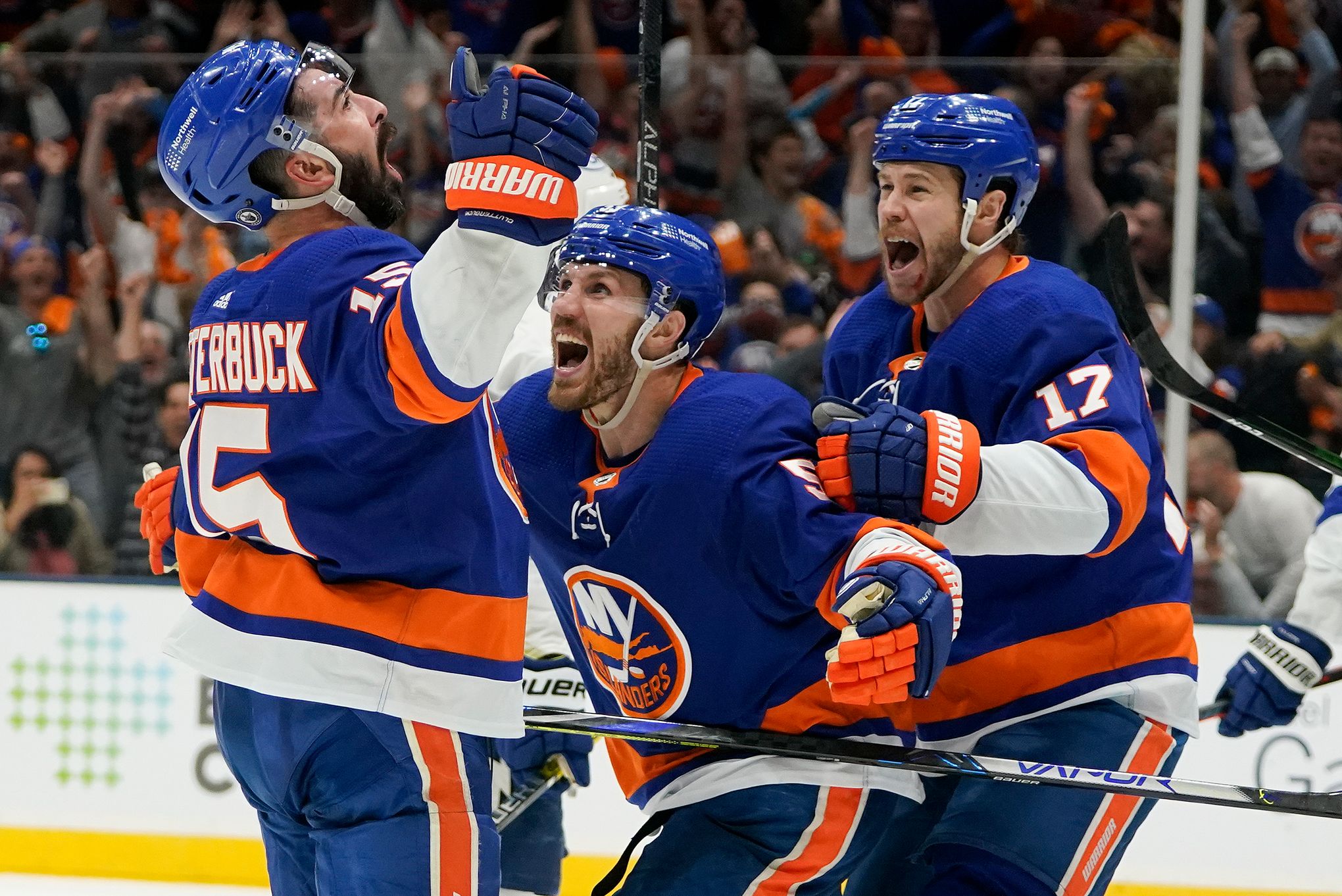 Defend NY: Jets bond while supporting Islanders in playoffs
