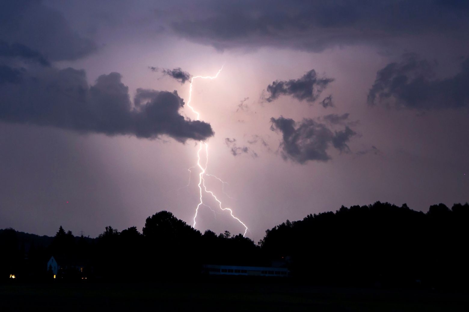 Rainstorms bring relief as Europe suffers summer heat wave | The Seattle  Times