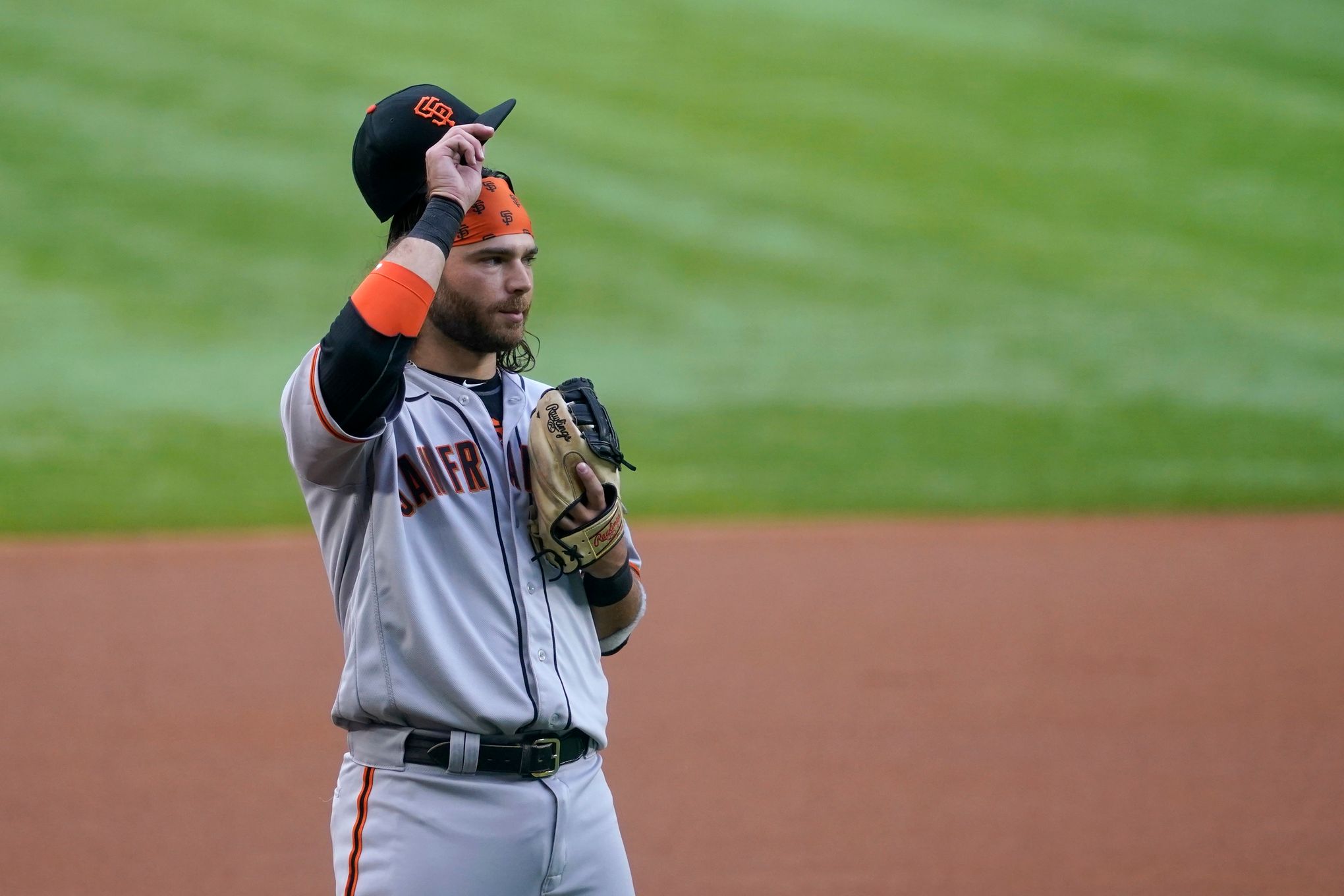 Photos from San Francisco Giants shortstop Brandon Crawford receives  multiple ovations from fans during last game of the season