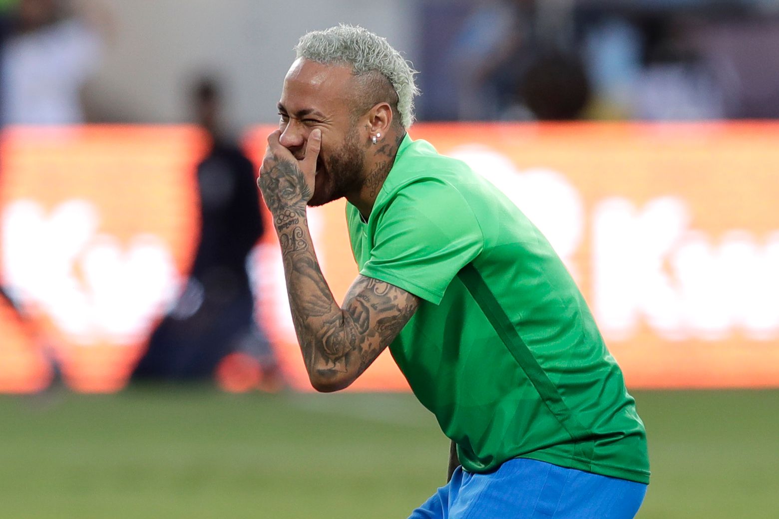 Soccer Star Neymar Makes Headlines in Rio Barbershop