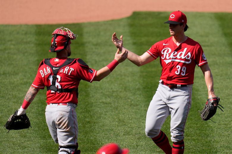 Cardinals' Yadier Molina Day-to-Day After Suffering Knee Injury vs