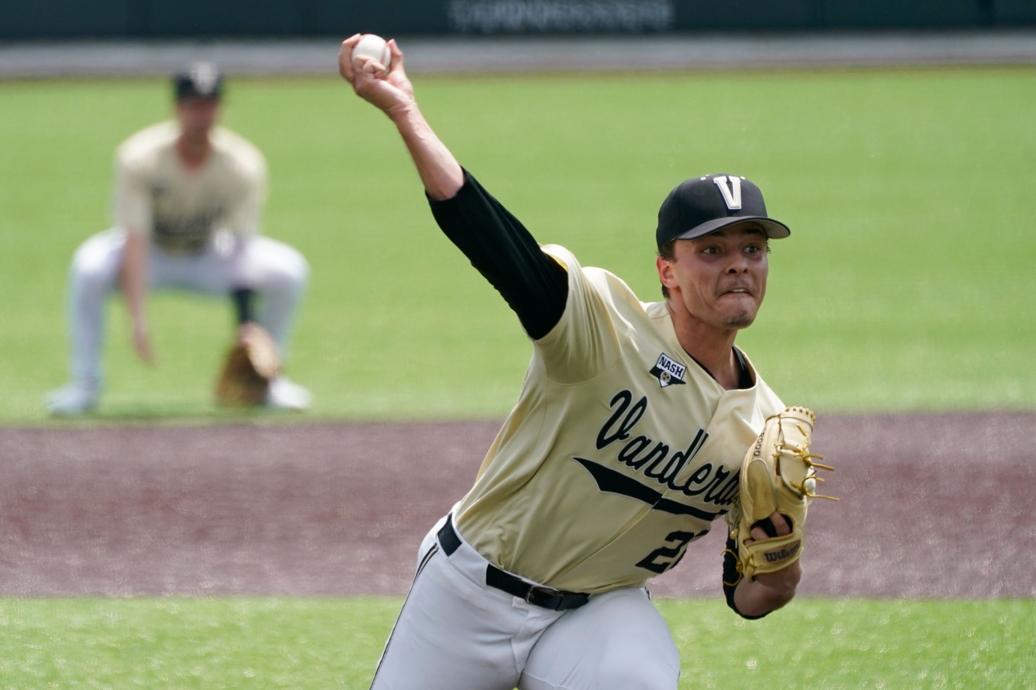 Jack Leiter strikes out 8 in Vanderbilt's Game 1 CWS finals win 