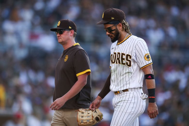 Padres' Kim Ha-seong leaves game with shoulder injury, listed as day to day