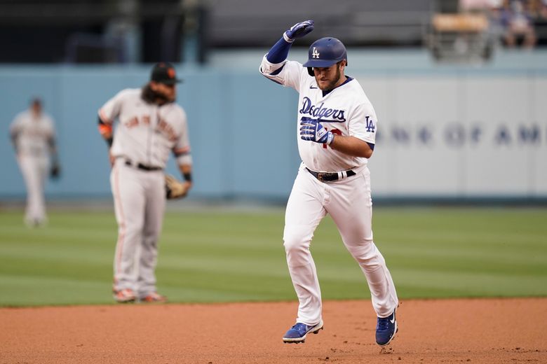 Betts, Muncy early HRs propel Bauer, Dodgers over Giants 3-2